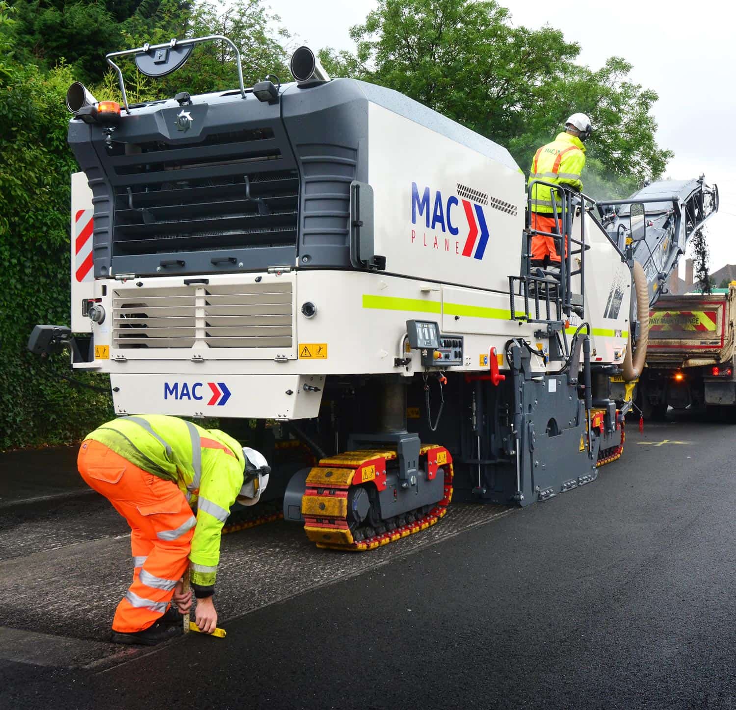 Operated plant or self drive hire: which suits your programme
